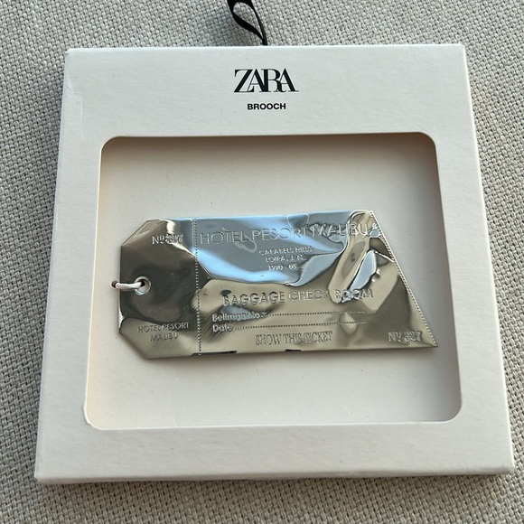 ZARA Plaque Hotel Resort Malibu Silver Brooch - Picture 7 of 8